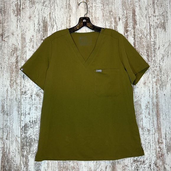 Figs Technical Collection Scrub Tops Size L Bundle - Picture 6 of 13